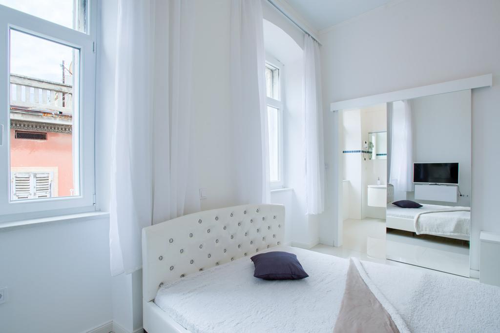 PUY Collins Apartments Center מראה חיצוני תמונה